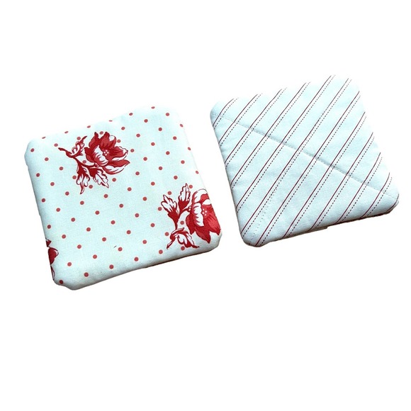 NEW Handmade Set of 2 Quilted Burgundy Beige Coasters - Picture 2 of 2